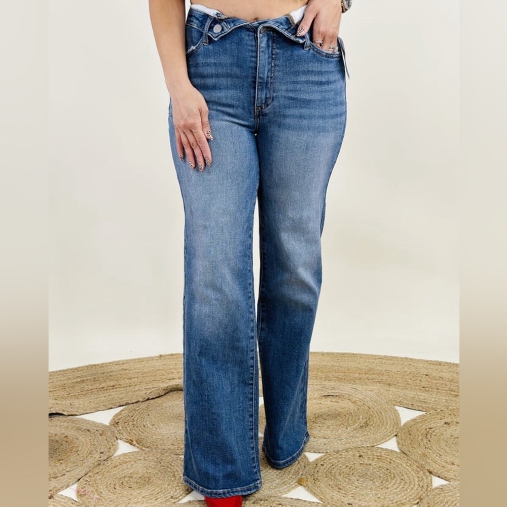 NWT - Risen - Mis-Rise, Non-Distressed, Flare, Fold-over flap Jeans, Size 1XL